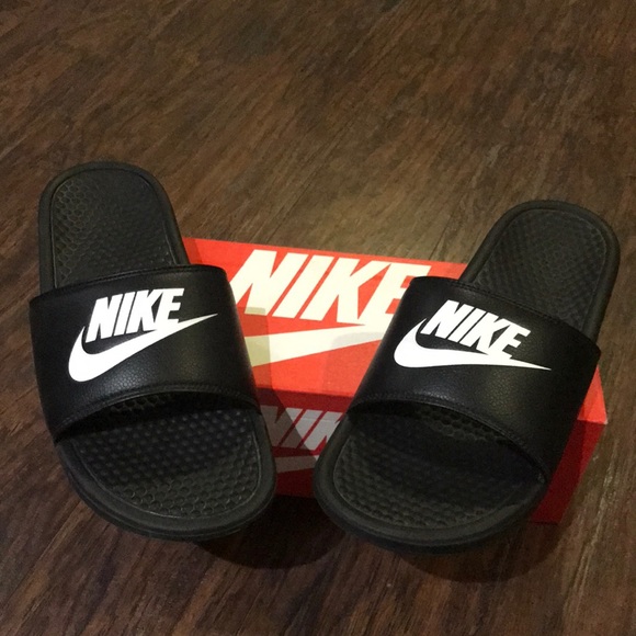 nike sandals latest model